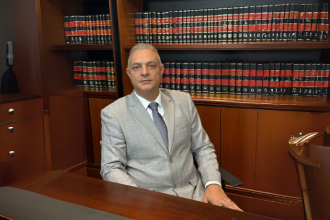 Leonardo Manzan detalha os cuidados fiscais com opções de ações, planos fantasma e RSUs para evitar riscos no IRPF.
