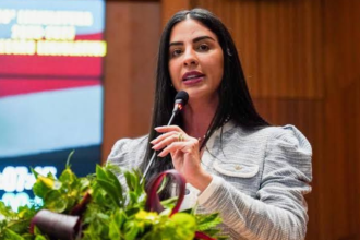 Daniella Jadão Meneses destaca a força das políticas públicas que promovem acolhimento, proteção e dignidade para quem mais precisa.