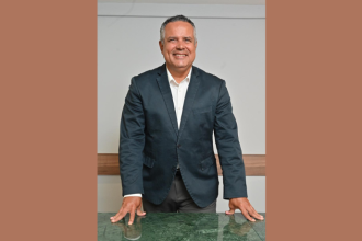 Elmar Juan Passos Varjão Bomfim mostra como planejamento técnico rigoroso é o que garante previsibilidade e eficiência muito antes do canteiro de obras existir.