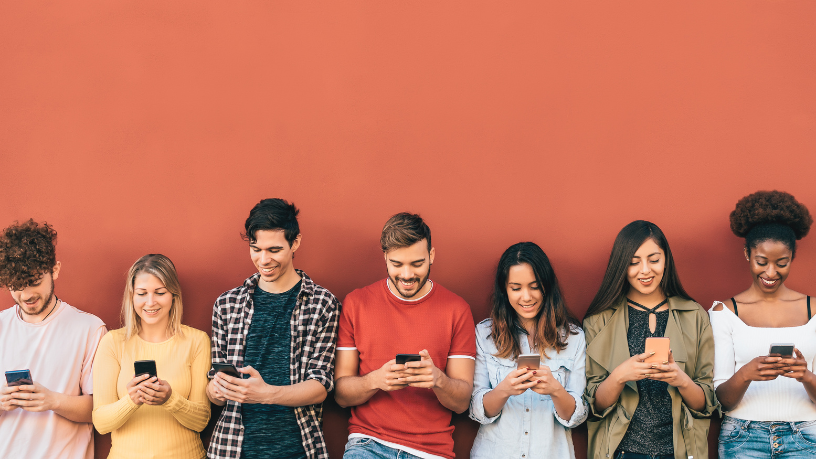 Uso de redes sociais e bem-estar: como o comportamento digital influencia a saúde mental