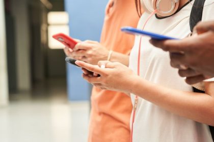 TikTok para estudar: como a plataforma se tornou ferramenta de aprendizado no Brasil